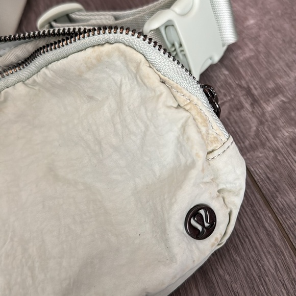 Lululemon rare color everywhere belt bag - Picture 2 of 7